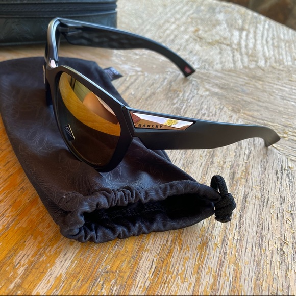 Oakley Rev Up Women’s Sunglasses #009432-0859 Matte Black. - Picture 2 of 5